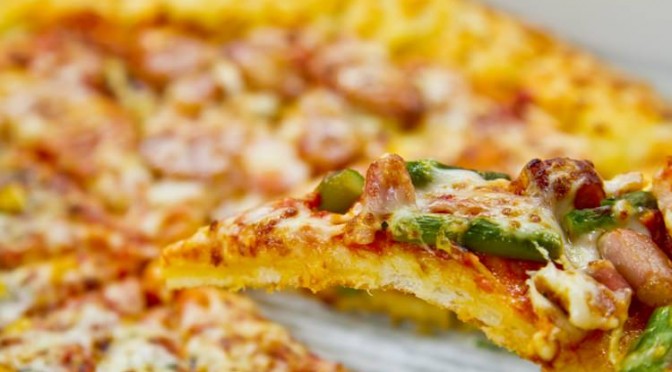出前の定番「ピザ」！だけど本場イタリアのピザとは大きな違いが