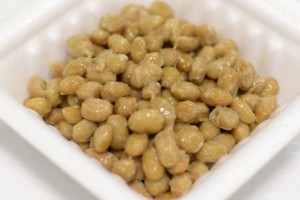 ニキビ対策に効果的なビタミンB2を含む食べ物-納豆
